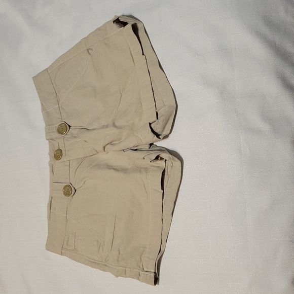 American Eagle tan dress shorts with button accent size 2 - Picture 1 of 7